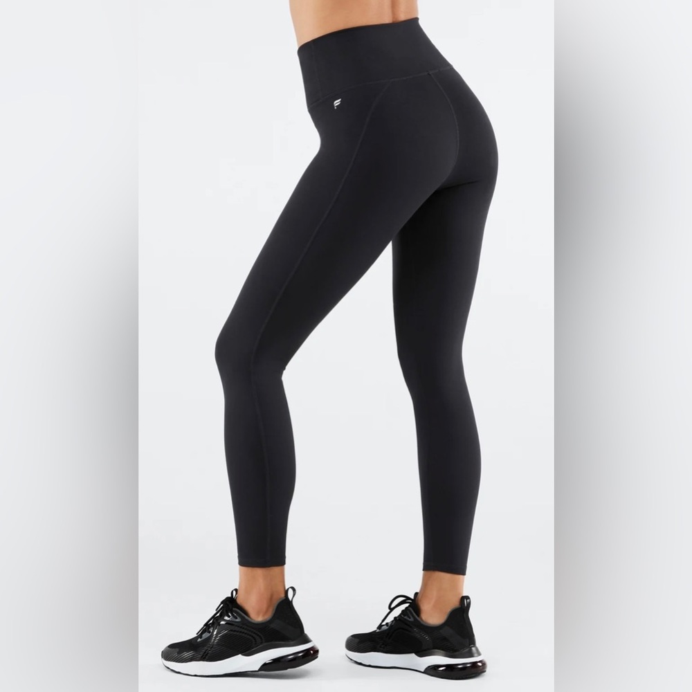 Fabletics Powerhold High-Waisted 7/8 Leggings | Squat-proof Gym Leggings Black